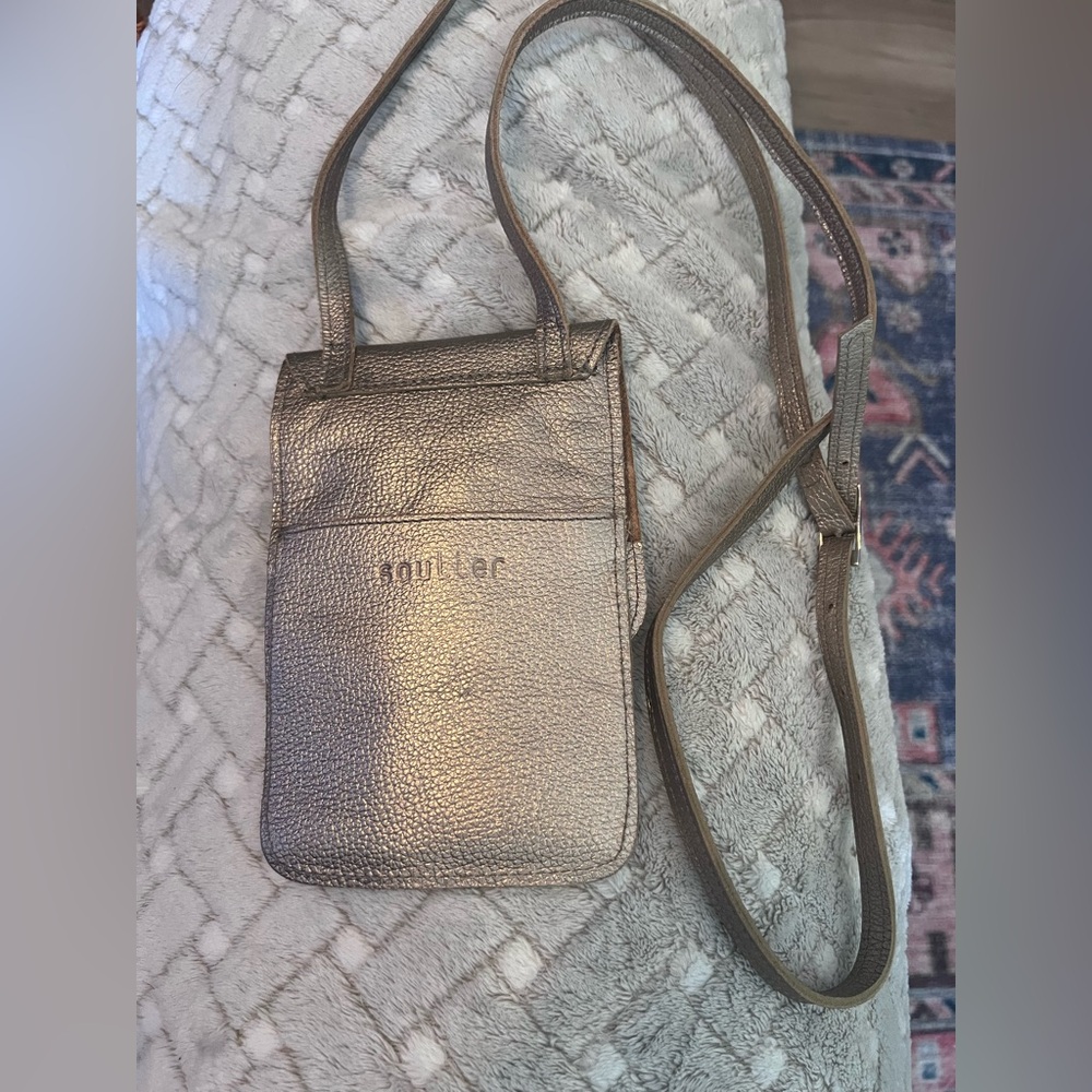 Elegant Metallic Crossbody Bag - Picture 4 of 5